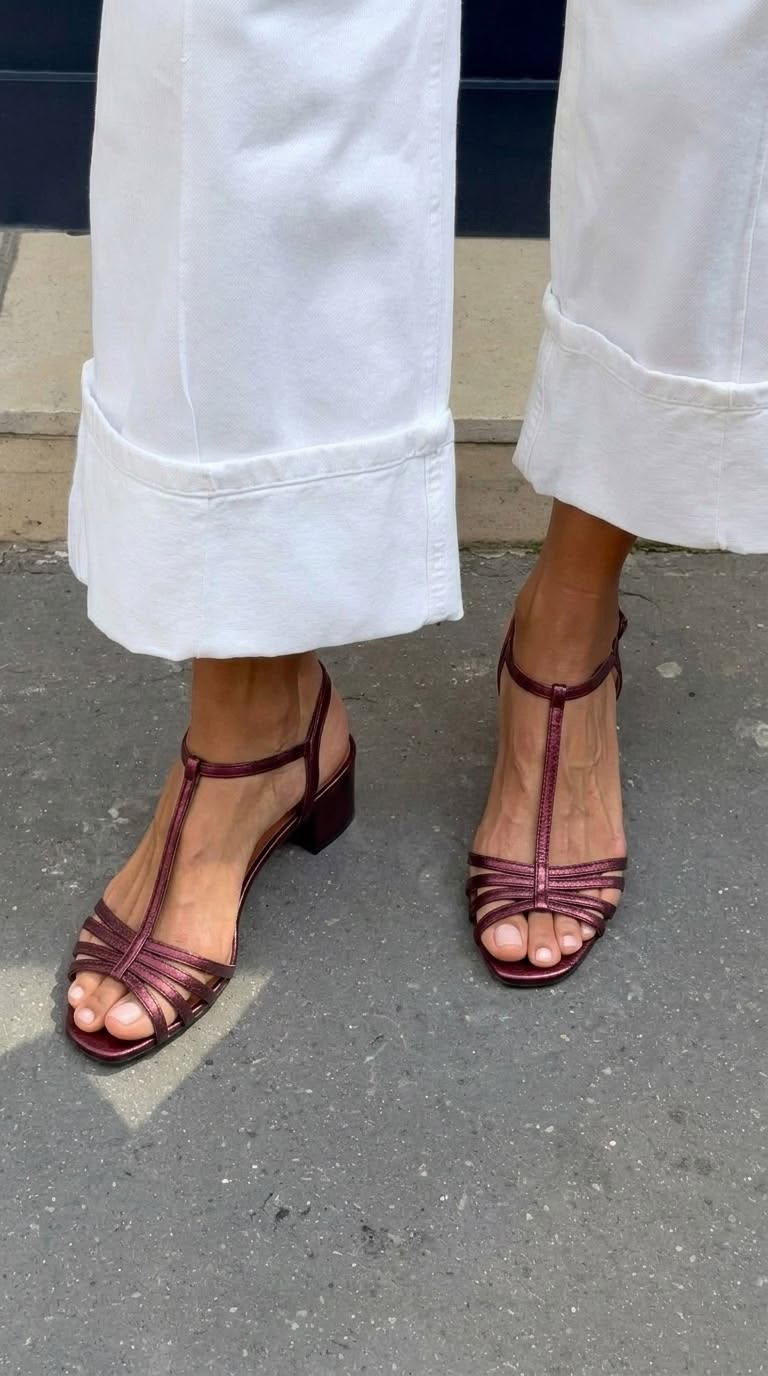 Sandales métalliques avec boucle, bride en T et talon bloc