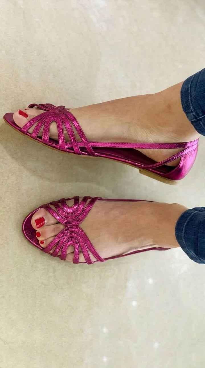 Sandales cut-out peep toe brillantes métalliques