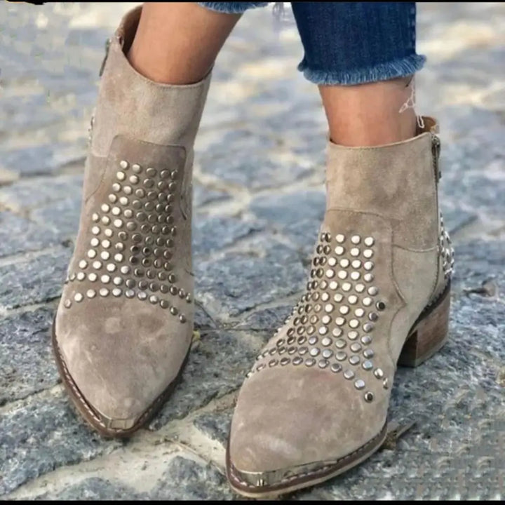 Bottes en suède chunky à bout pointu avec clous