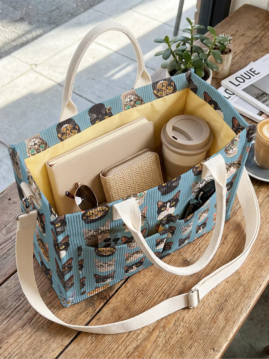 Nolène | Sac cabas en velours côtelé chats sur fond bleu
