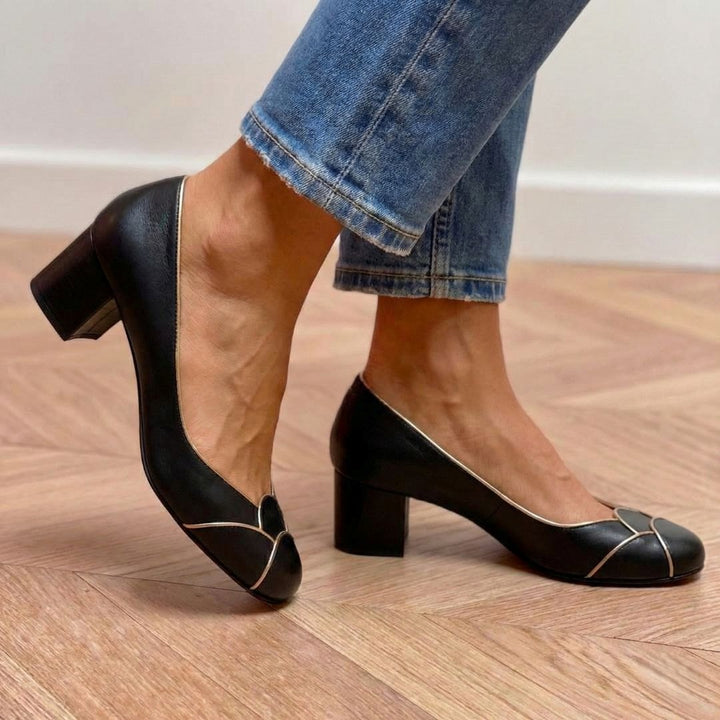 Talons bloc élégants Noir et Or à bout rond avec des profils contrastés