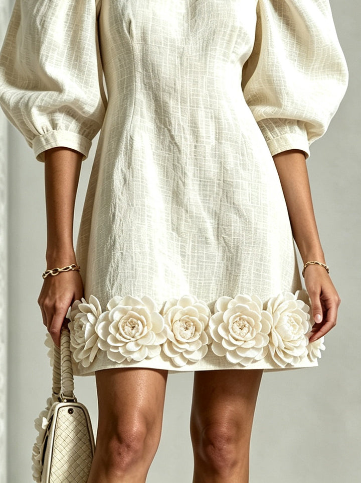 Myrtille | Robe courte à manches bouffantes et ourlet fleuri